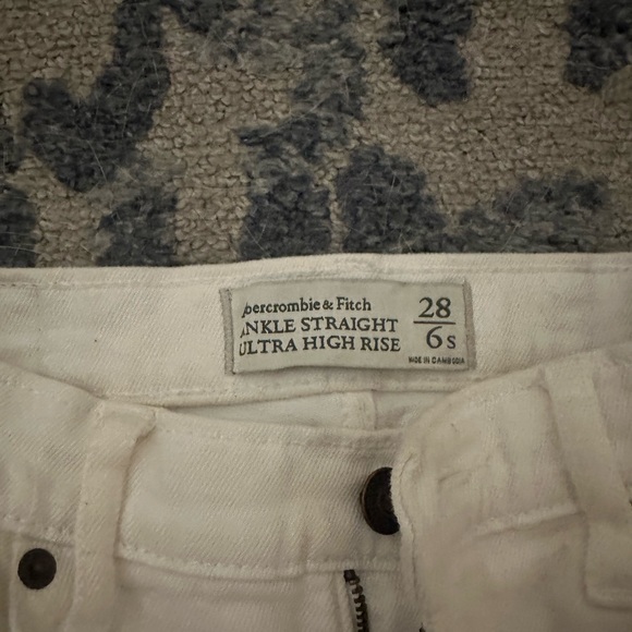 Abercrombie and Fitch white jeans - Picture 3 of 4